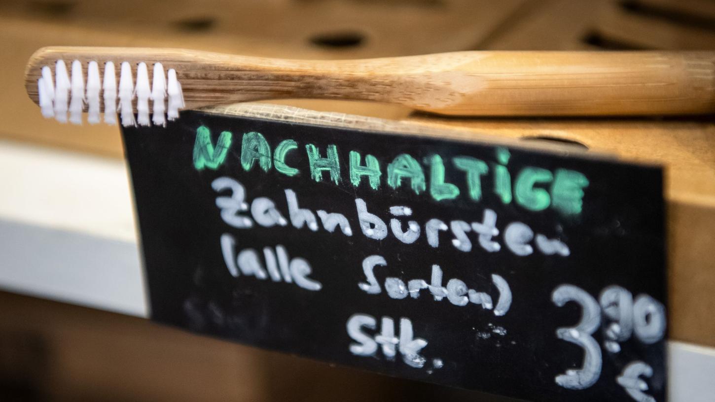 Mit neuen Regeln zu grünen Werbeversprechen will die EU-Kommission zuverlässige Informationen zur Nachhaltigkeit von Produkten bieten. Mit neuen Regeln zu grünen Werbeversprechen will die EU-Kommission zuverlässige Informationen zur Nachhaltigkeit von Produkten bieten.