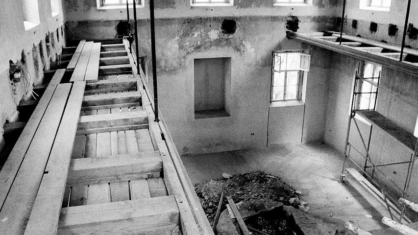 Blick in die Synagoge von Ermreuth vor der Sanierung. Hier geht es zu unserer Serie "Vor 30 Jahren".