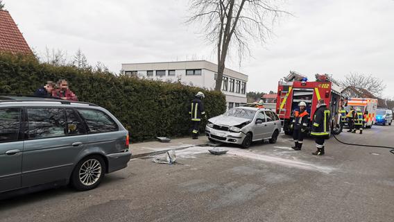 Auffahrunfall in der Neumarkter Straße: Pyrbaumer FFW war blitzschnell vor Ort