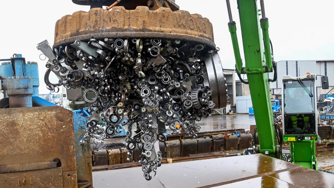Rund zehn Tonnen gefälschte Ware hat Schaeffler nun bei einer Aktion zerstört. Rund zehn Tonnen gefälschte Ware hat Schaeffler nun bei einer Aktion zerstört.
