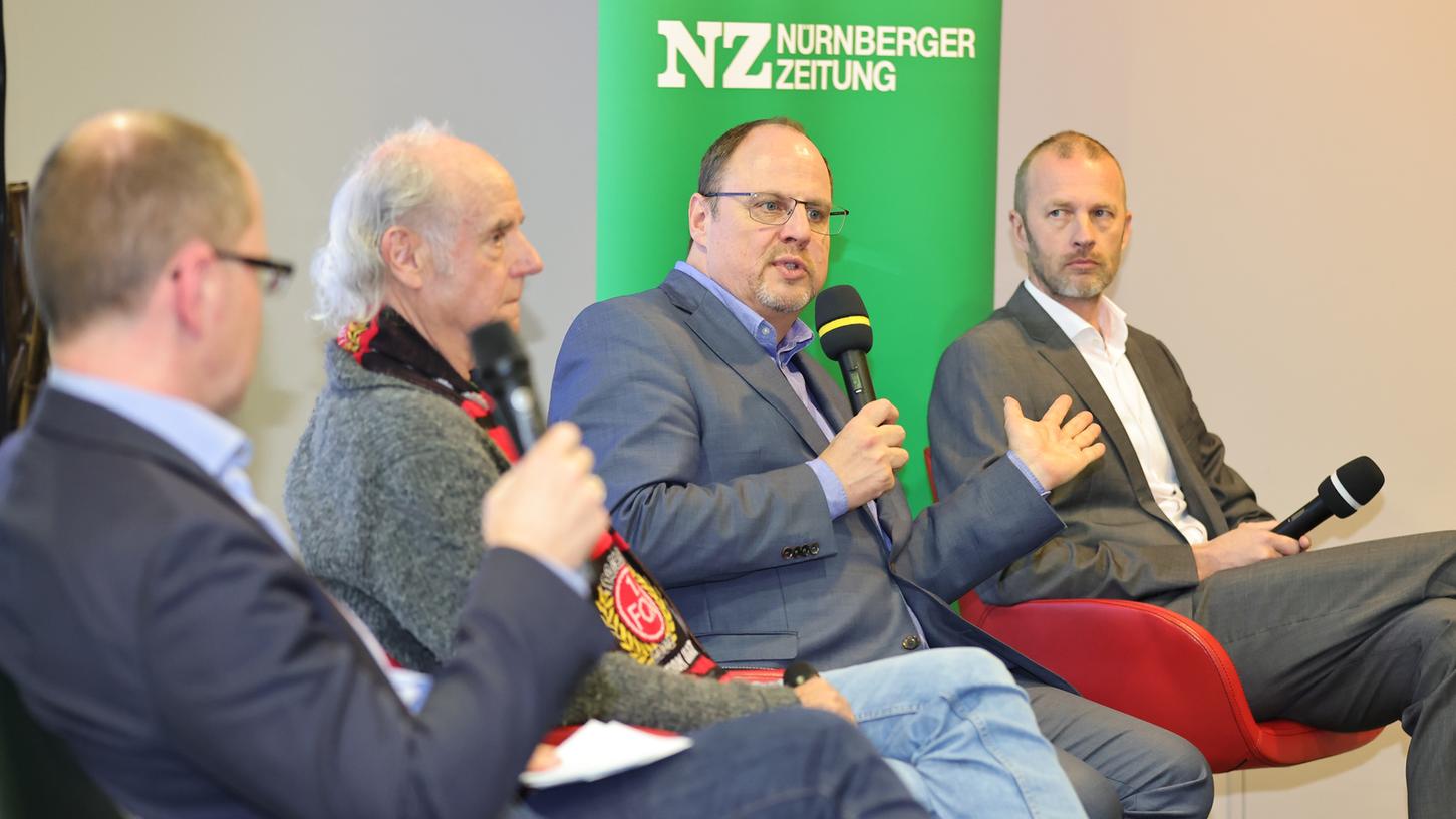 Ein neues Stadion für Nürnberg? Moderator Stephan Sohr (NZ-Chefredakteur) mit seinen Gästen Klaus Karl-Kraus, Christian Vogel und Niels Rossow.