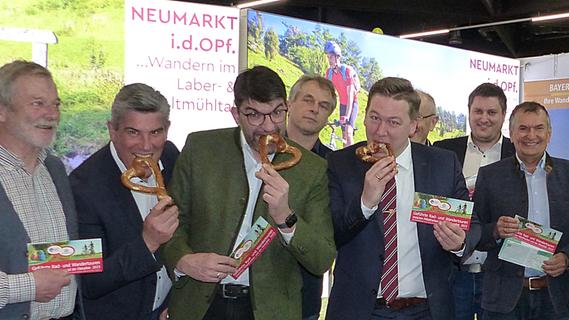 Freizeit-Messe in Nürnberg: Bürgermeister aus Landkreis Neumarkt werben für Rad- und Wanderkalender
