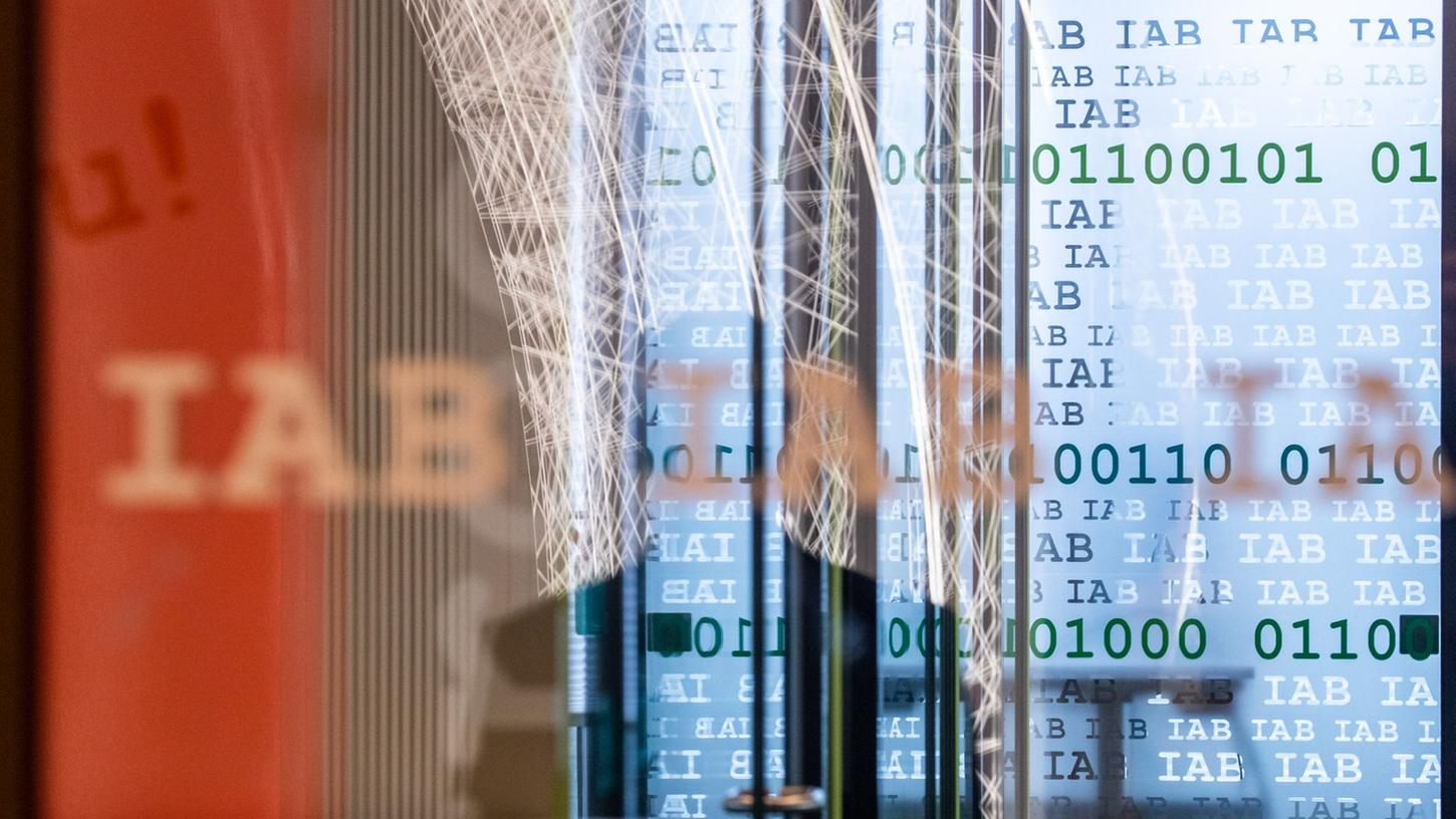 Das Institut für Arbeitsmarkt- und Berufsforschung ermittelt die Zahl der Beschäftigten. Das Institut für Arbeitsmarkt- und Berufsforschung ermittelt die Zahl der Beschäftigten.