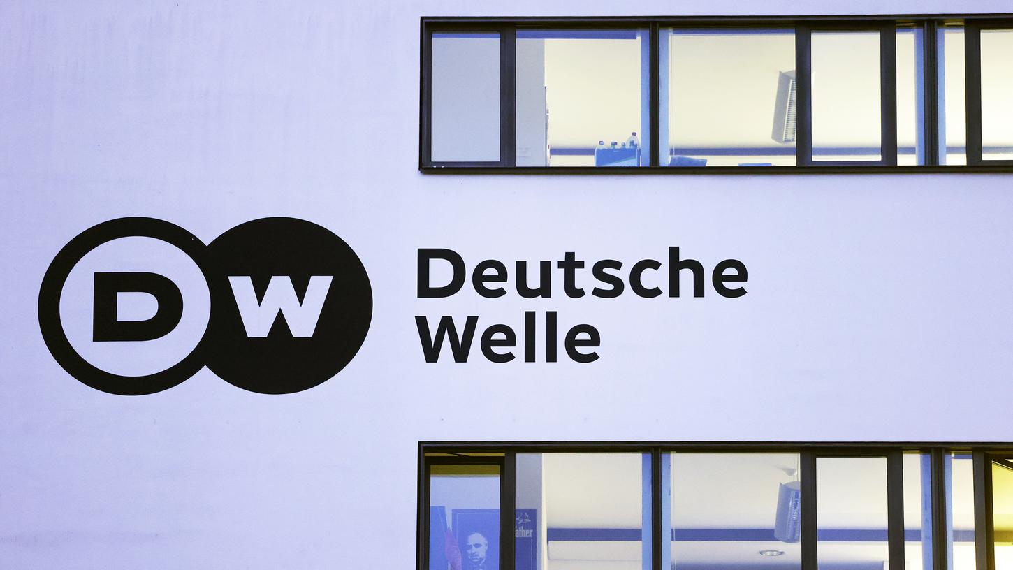 Der Auslandssender Deutsche Welle will Kosten sparen und im selben Zuge auch Stellen streichen. 