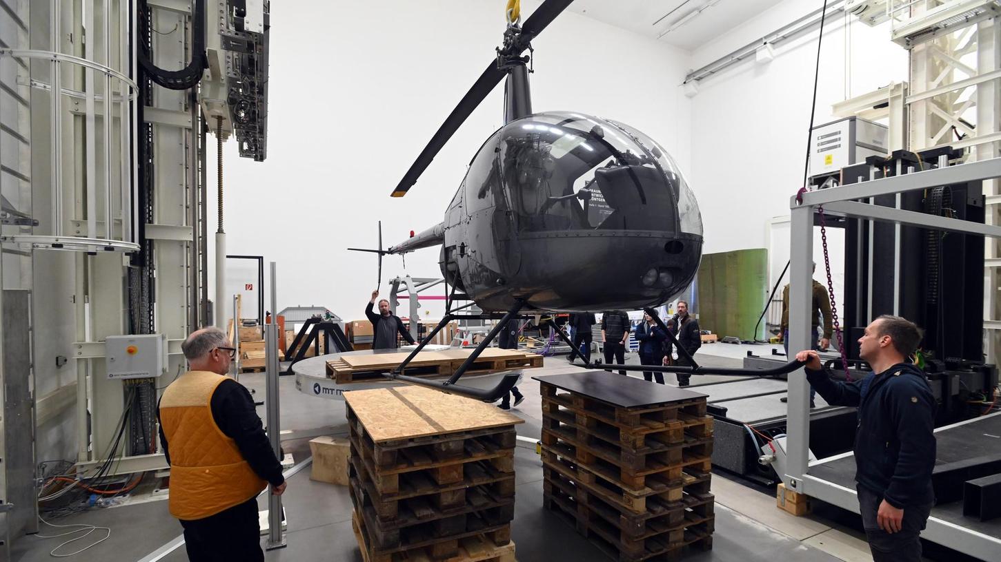 Um professionell durchleuchtet zu werden, landete am Wochenende ein Hubschrauber am Fraunhofer-Institut in Fürth.
