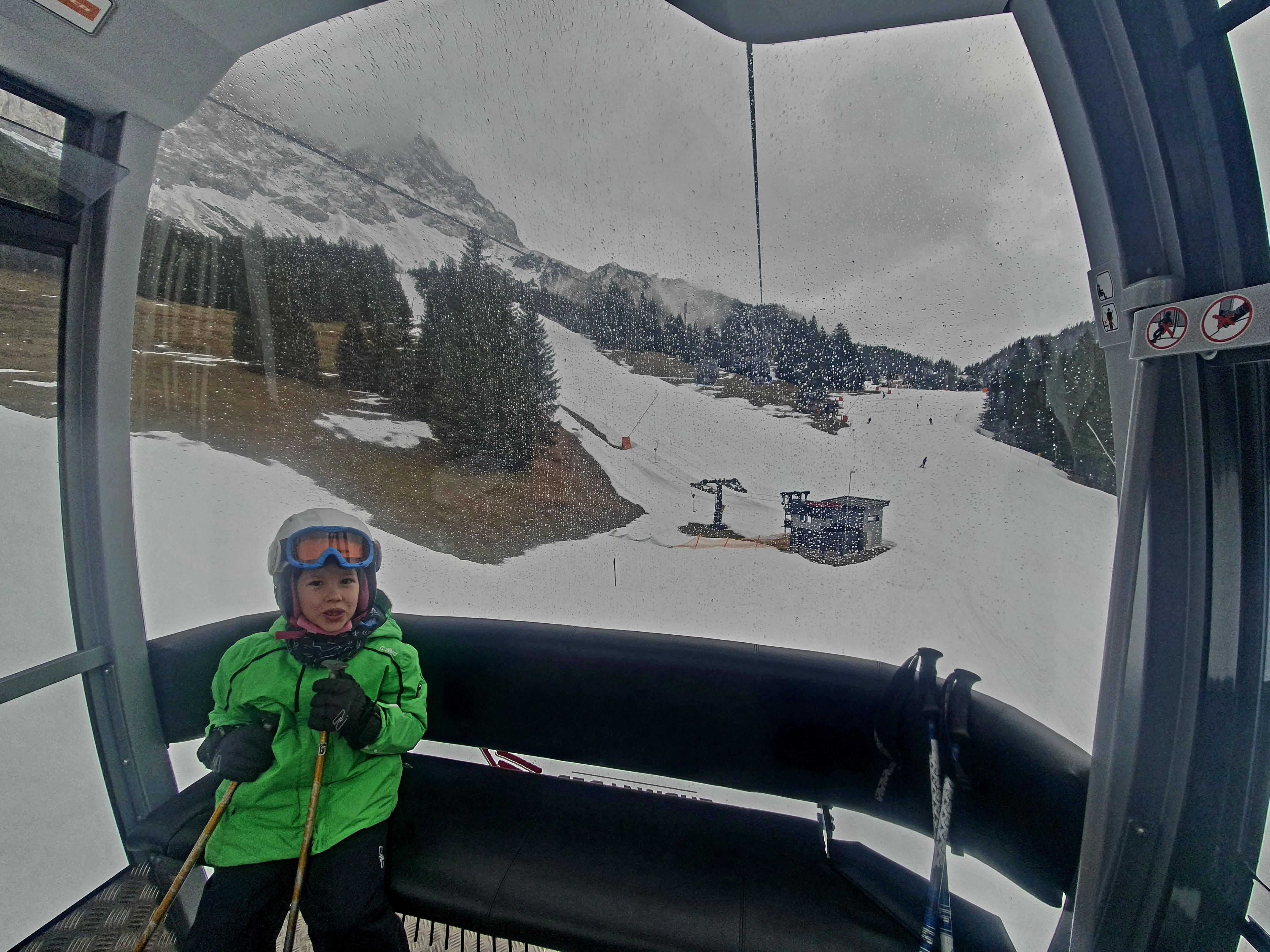 6 Kilometer entfernt ist das rund 28 Pistenkilometer große Skigebiet Ehrwalder Alm. Wer nur mal schnell übers Wochenende kommt, hat relativ leere Pisten. In den Ferien kann es voll werden. Die spannende Reisereportage zu dieser Bildergalerie lesen Sie hier auf unserem Premiumportal nn.de.