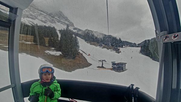 6 Kilometer entfernt ist das rund 28 Pistenkilometer große Skigebiet Ehrwalder Alm. Wer nur mal schnell übers Wochenende kommt, hat relativ leere Pisten. In den Ferien kann es voll werden. Die spannende Reisereportage zu dieser Bildergalerie lesen Sie hier auf unserem Premiumportal nn.de.