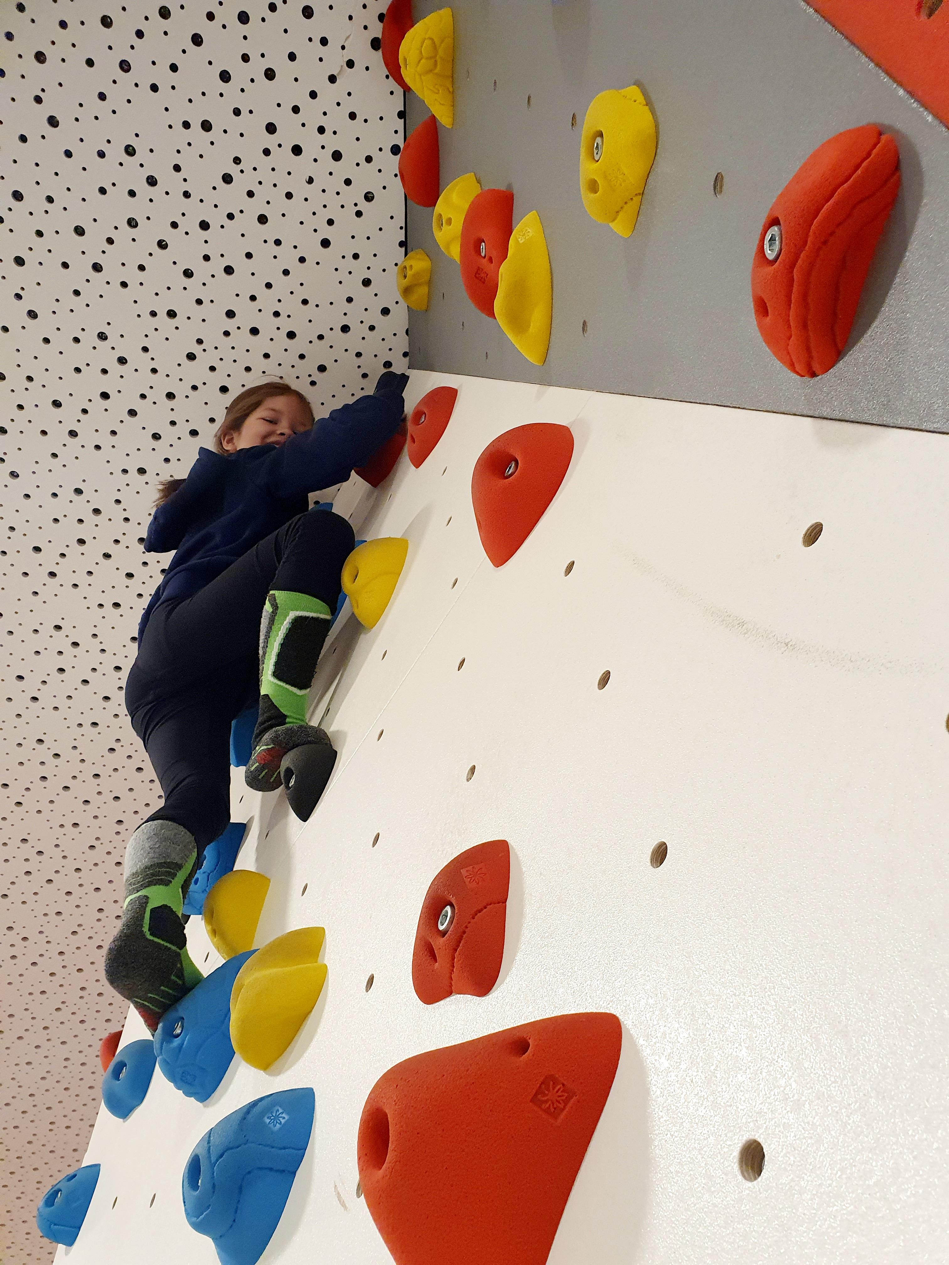 Und eine Kletterwand.