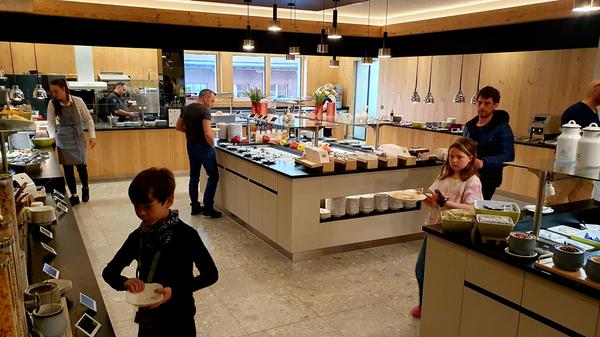 Frühstücksbuffet im Zugspitzresort. Die spannende Reisereportage zu dieser Bildergalerie lesen Sie hier auf unserem Premiumportal nn.de.