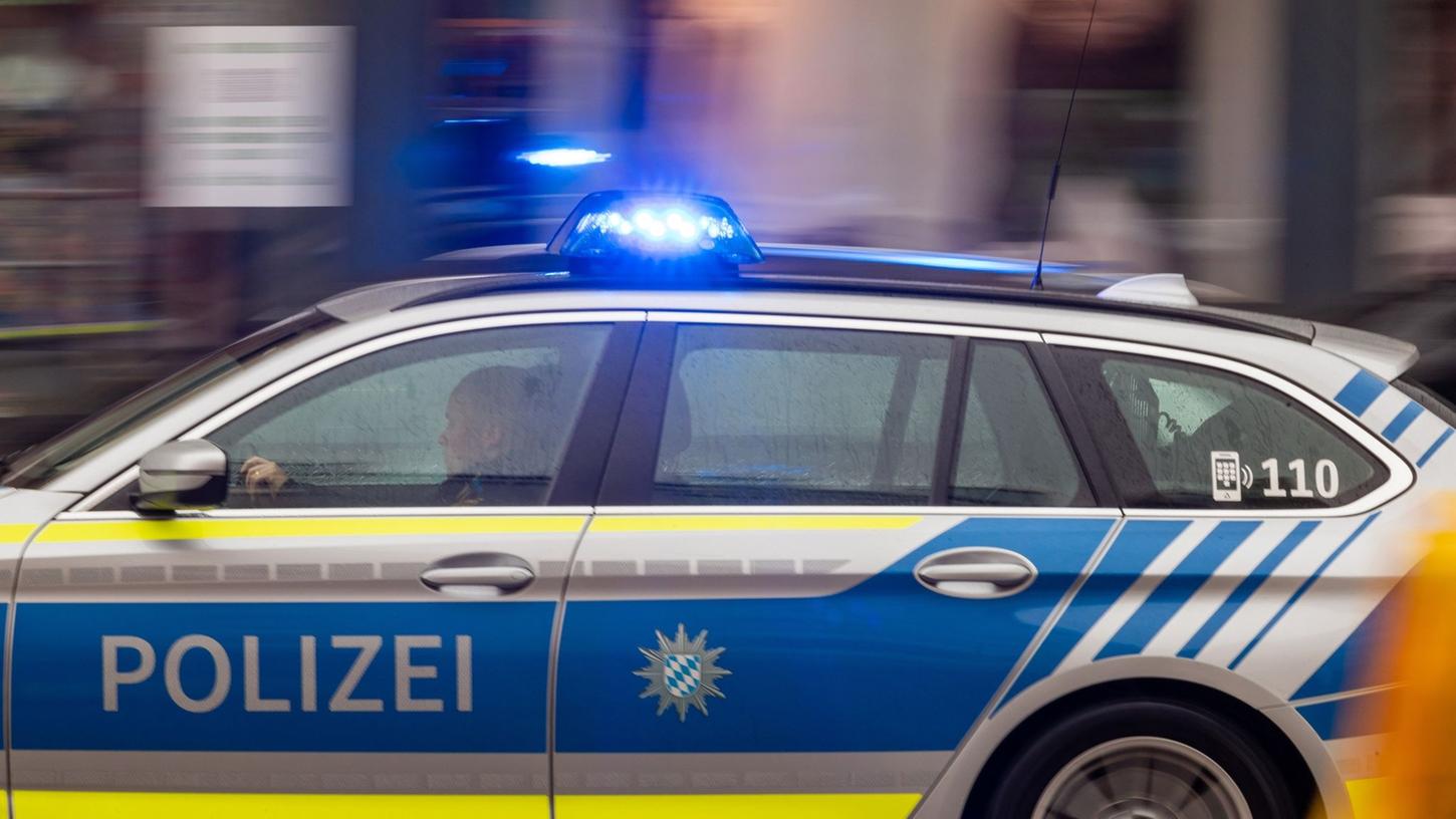 Bei der Kontrolle eines Fahrzeugs stellten die Beamten fest, dass dieses gar nicht dem Fahrer gehörte. (Symbolbild)