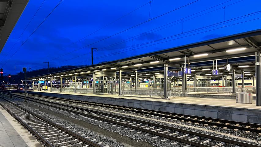 Am Würzburger Hauptbahnhof waren am Montagmorgen kaum Pendler und Fahrgäste unterwegs.