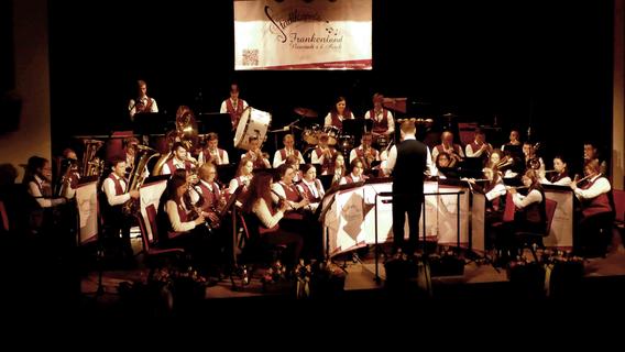 „Endlich wieder Blasmusik“: Stadtkapelle Frankenland begeistert bei Jubiläums-Konzert
