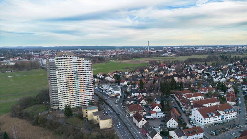Luftbild vom Stadtwesten in Erlangen mit dem Hochhaus "Langer Johann".