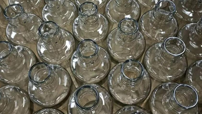 Ersetzen sie bald PET-Flaschen? Fränkische Forscher entwickeln unzerbrechliche Glasflaschen