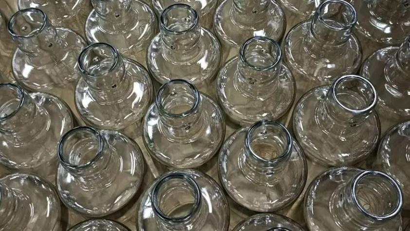 Leich und unzerbrechliche Glasflaschen: "Soulbottles" sind die Alternative zu den herkömmlichen Glasflaschen. Leich und unzerbrechliche Glasflaschen: "Soulbottles" sind die Alternative zu den herkömmlichen Glasflaschen.