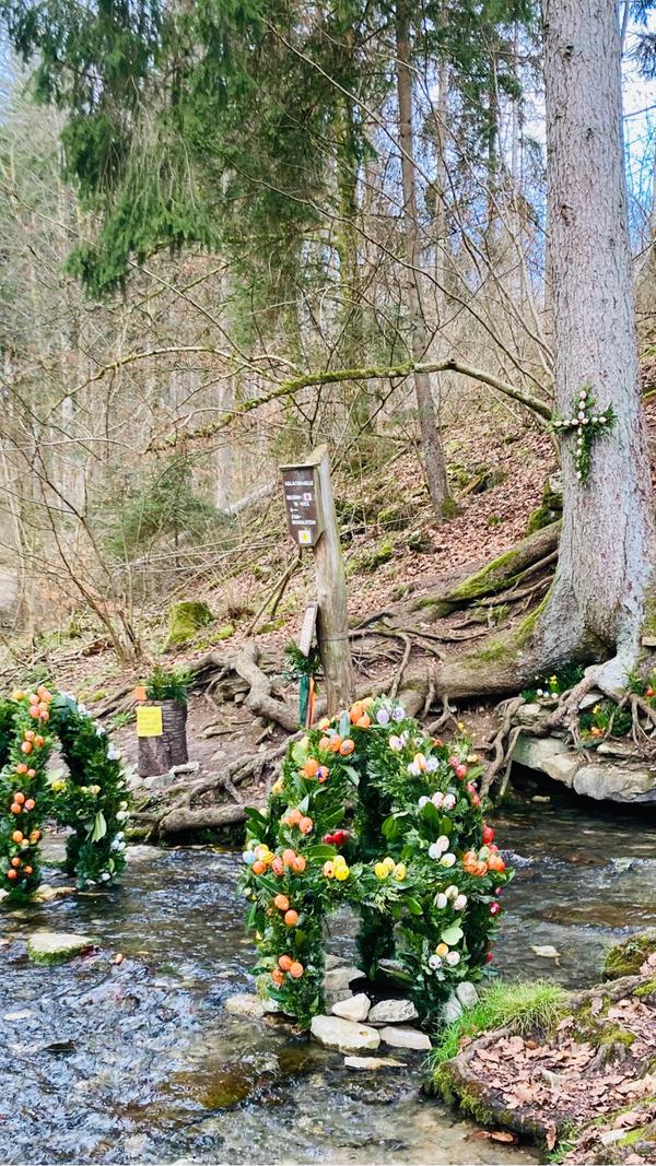 Die Lillachquelle in schönster Osterstimmung.