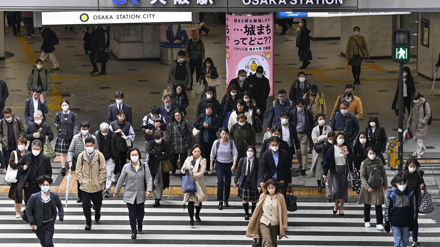 In Japan schrumpft die Bevölkerung und altert im Rekordtempo. In Japan schrumpft die Bevölkerung und altert im Rekordtempo.