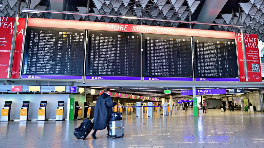Fernreisende können mit Lufthansa täglich mehrmals nach Frankfurt fliegen und dort in alle Welt umsteigen. Als größter deutscher Verkehrsflughafen dient der Flughafen in Frankfurt als sogenanntes Drehkreuz oder auch Hub.