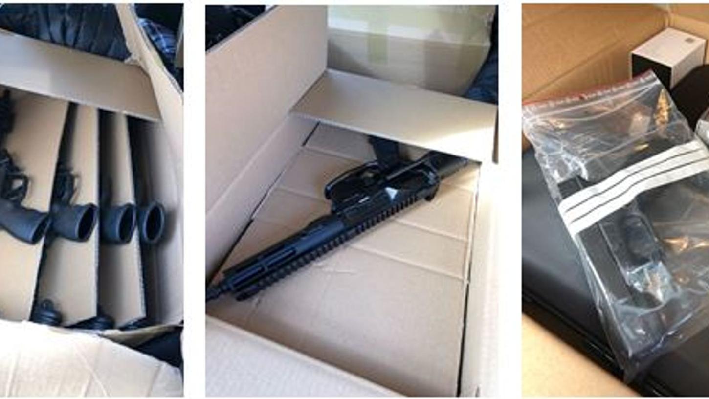 Die Polizei beschlagnahmte bei einer Kontrolle auf der A44 Waffen und Munition. Die Polizei beschlagnahmte bei einer Kontrolle auf der A44 Waffen und Munition.