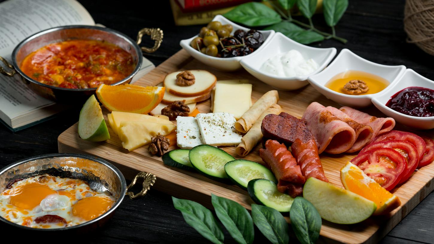 Selbst kochen oder essen gehen: An Ostern wird es in vielen Familien kulinarisch. Selbst kochen oder essen gehen: An Ostern wird es in vielen Familien kulinarisch.