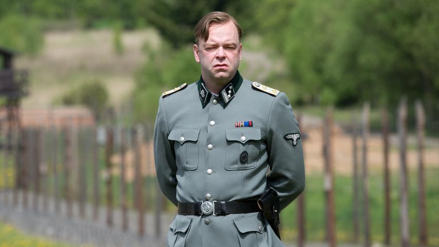 In dem Geschichtsdrama "Nackt unter Wölfen" nach dem Klassiker von Bruno Apitz verkörperte Gallinowski den SS-Hauptsturmführer Robert Kluttig. In dem Geschichtsdrama "Nackt unter Wölfen" nach dem Klassiker von Bruno Apitz verkörperte Gallinowski den SS-Hauptsturmführer Robert Kluttig.