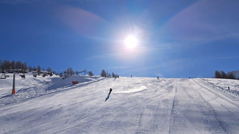 Das Skigebiet St. Jakob im Defereggental im Nationalpark Hohe Tauern punktet mit vielen Sonnenstunden, gutem Schnee und leeren Pisten. 