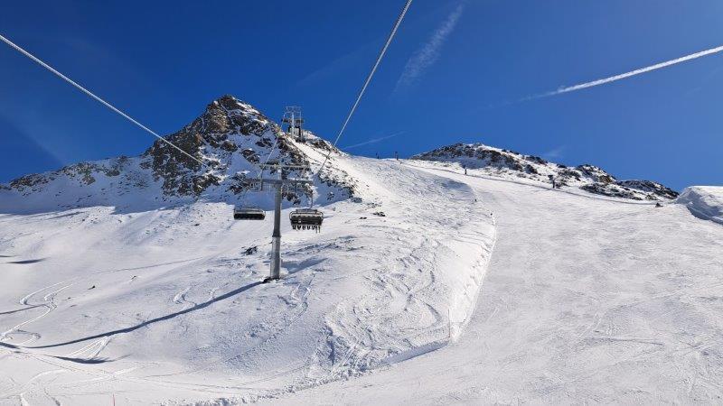 Er ist die höchstgelegene Sesselbahn Osttirols und bringt Wintersportler auf 2683 Meter. 