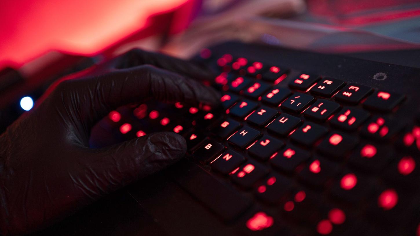Cyberangriffe gelten als moderne Waffe der Kriegsführung. Cyberangriffe gelten als moderne Waffe der Kriegsführung.