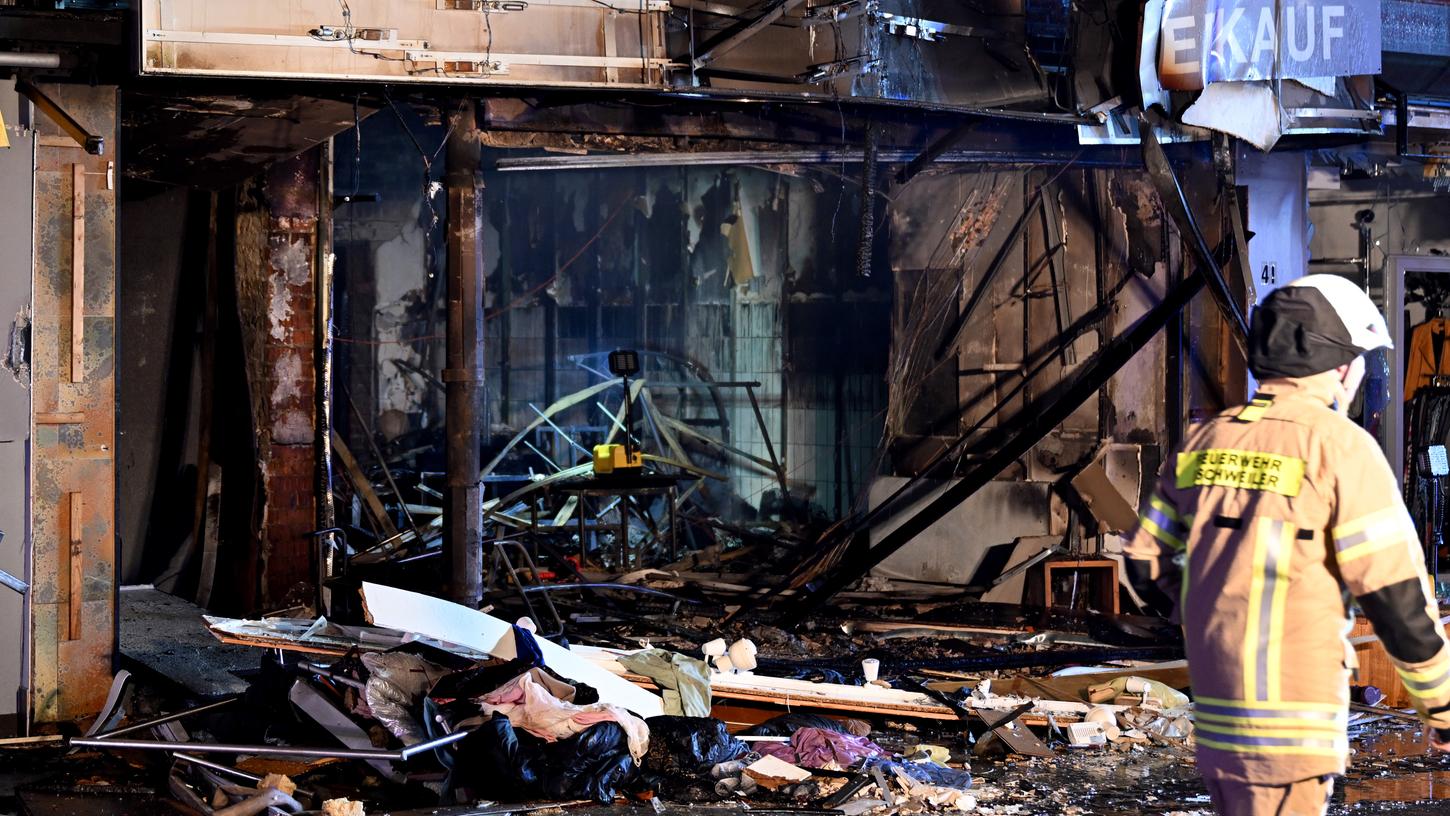 Eine gewaltige Explosion in einem Wohn- und Geschäftshaus hat in der Stadt nordöstlich von Aachen am Donnerstagabend 16 Menschen verletzt.