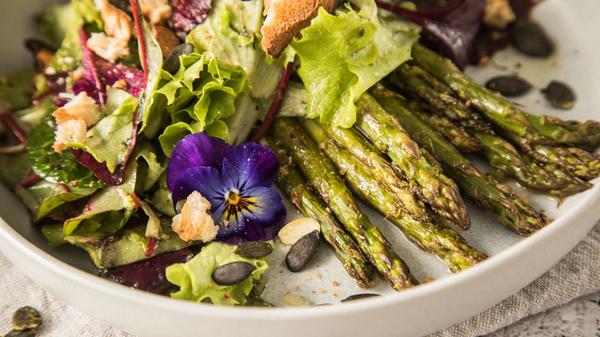 Spargel ist eine Bereicherung auf dem Teller.