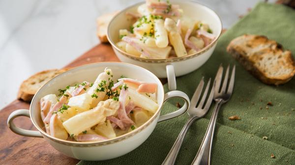 Leicht und lecker: Ananas und Spargel.