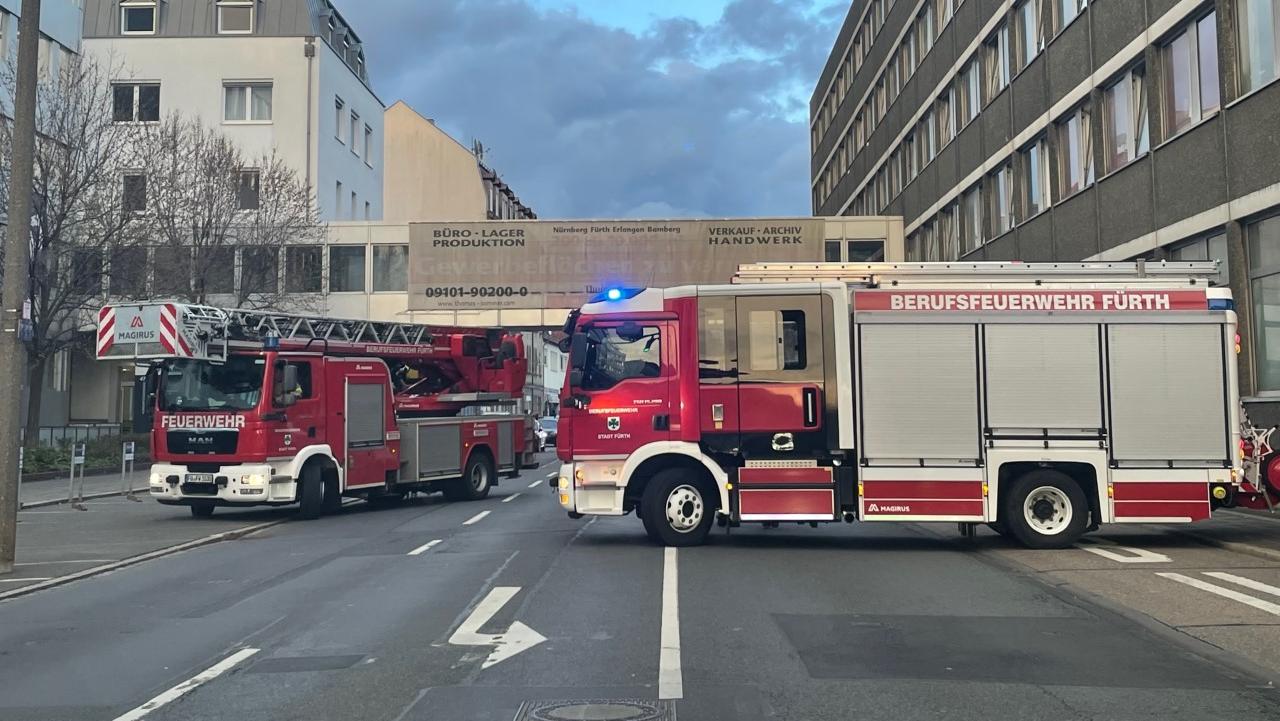 Unter anderem die Feuerwehr rückte in der Kurgartenstraße an, um den Rettungseinsatz zu unterstützen. 