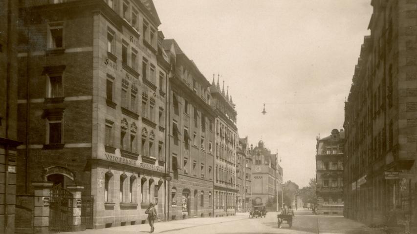 Um 1935 durfte man die Schweinauer Straße zwischen Grün- und Leopoldstraße noch frei befahren. Viel Verkehr war aber ohnehin nicht.
