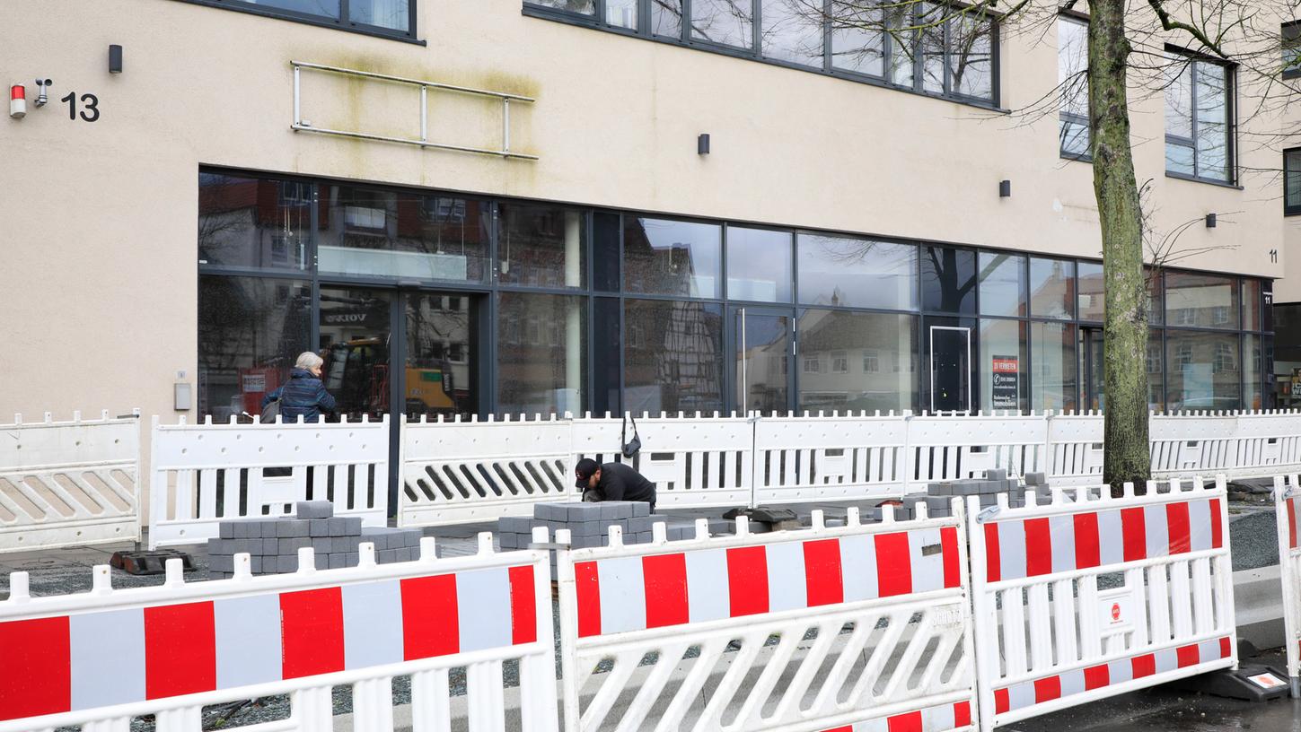 Es könnte vorübergehend wieder (Kunst-)Leben einziehen in den verwaisten ehemaligen Rewe-Markt am Paradeplatz. Es könnte vorübergehend wieder (Kunst-)Leben einziehen in den verwaisten ehemaligen Rewe-Markt am Paradeplatz.