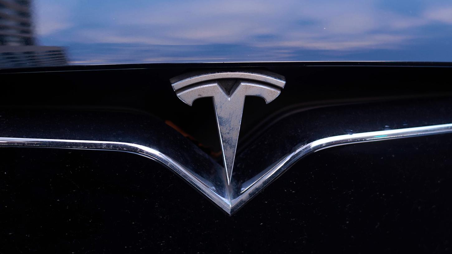 Na dann, Prost: Der US-Riese Tesla verkauft jetzt auch Bier. Na dann, Prost: Der US-Riese Tesla verkauft jetzt auch Bier.