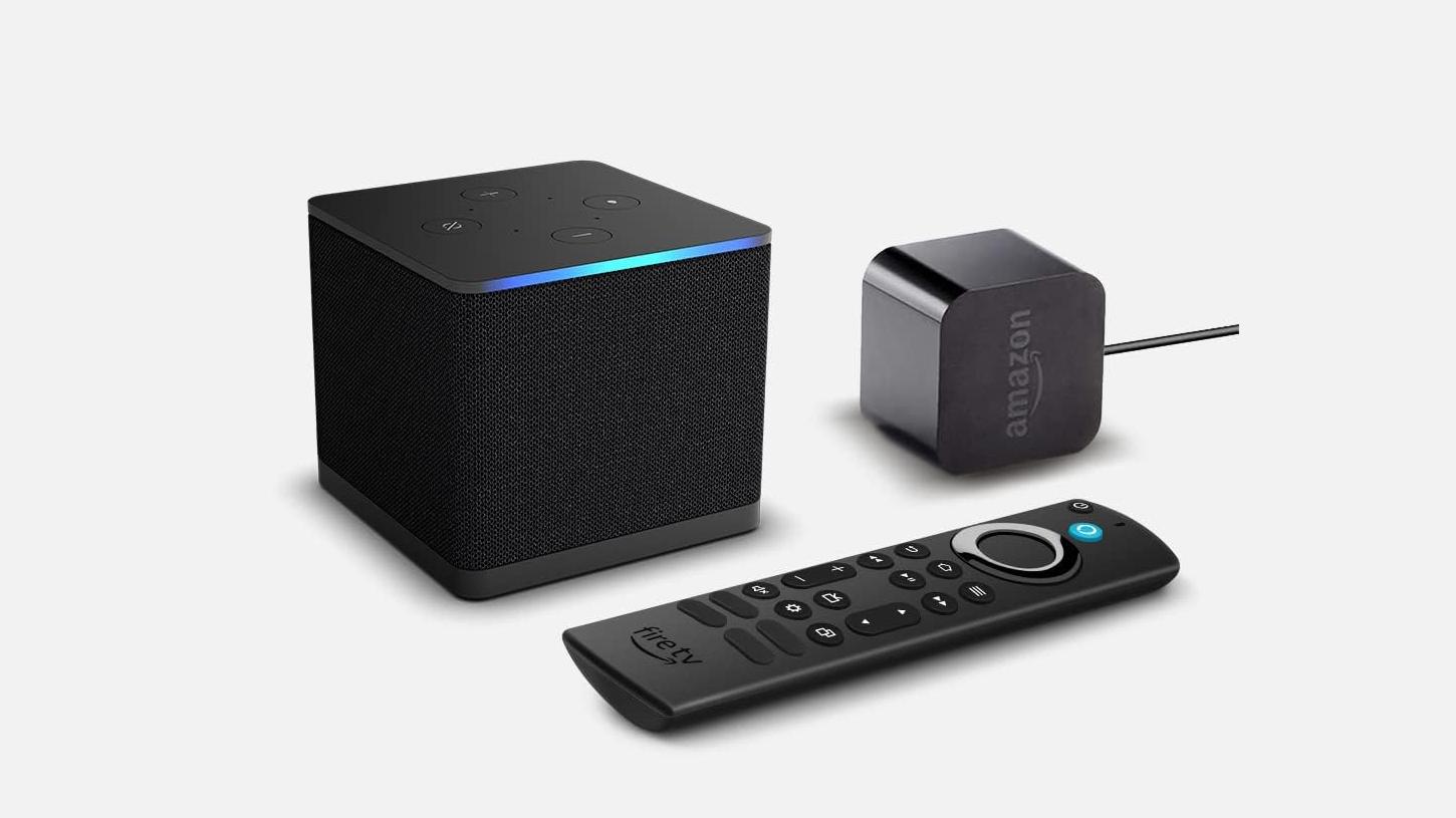 Der Fire TV Cube kommt mit Amazon Alexa, Wi-Fi 6E und 4K-UHD-Auflösung. Dank Octa-Core-Prozessor arbeitet er deutlich schneller als der Stick, übertrifft aber auch die Hardware von manchem Smart-TV.