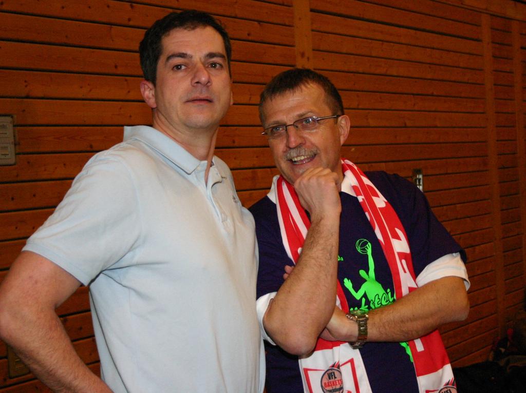 Langjährige Weggefährten: Stephan Harlander (links) und Josef Ferschl, ohne den es laut Harlander die erfolgreichen letzten 15 Jahre beim VfL nicht gegeben hätte. Langjährige Weggefährten: Stephan Harlander (links) und Josef Ferschl, ohne den es laut Harlander die erfolgreichen letzten 15 Jahre beim VfL nicht gegeben hätte.