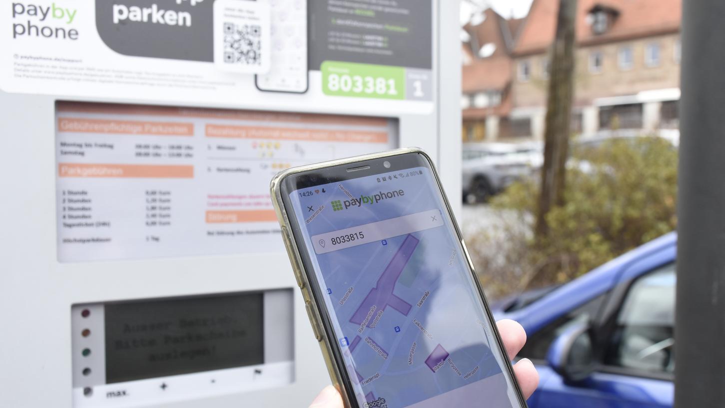 In Lauf kostet parken seit 2023 mehr. Bezahlen kann man das Ticket per App. In Lauf kostet parken seit 2023 mehr. Bezahlen kann man das Ticket per App.