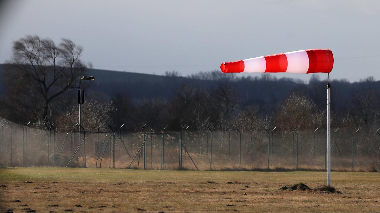 An diesem Wochenende rollt stürmisches Aprilwetter über den Freistaat Bayern. (Symbolbild) An diesem Wochenende rollt stürmisches Aprilwetter über den Freistaat Bayern. (Symbolbild)