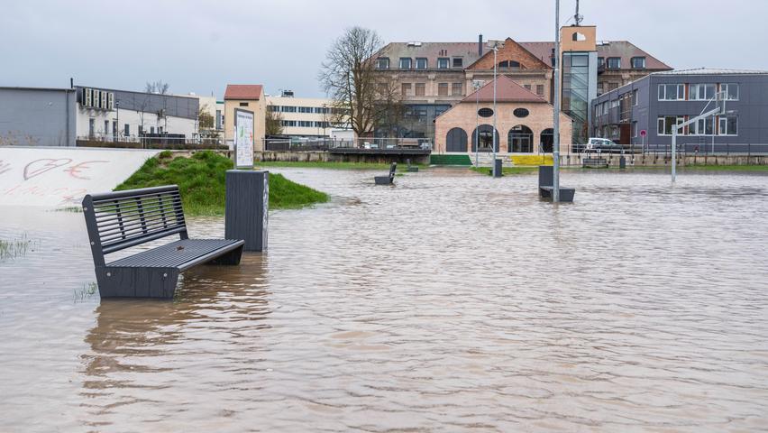 Hochwasser-Alarm: Fränkische Städte haben mit Überflutungen zu kämpfen