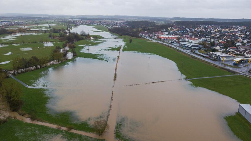 Die Beamten gehen davon aus, dass das Hochwasser sich im Laufe des Tages stabilisieren oder schlimmstenfalls noch leicht anstiegen würde.