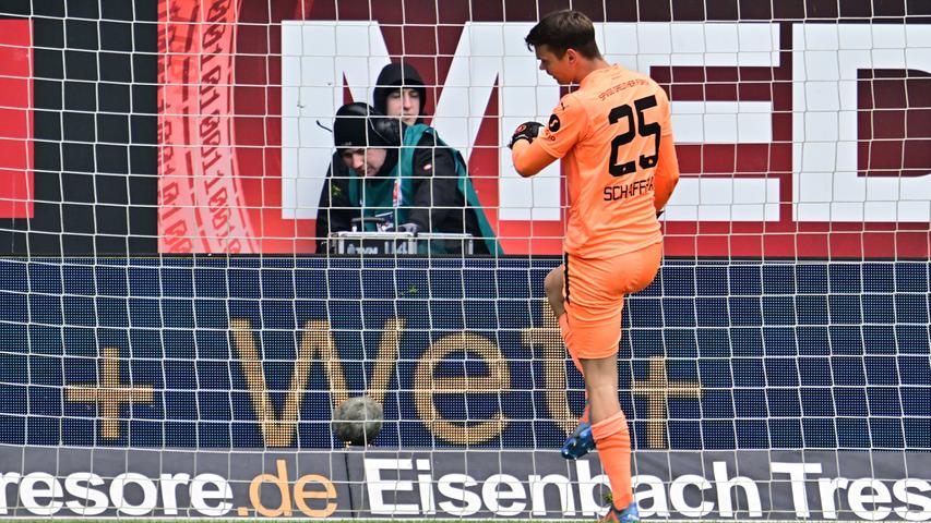 Verwehrter Treffer und Torwartfehler - Fürth verliert unglücklich gegen Paderborn