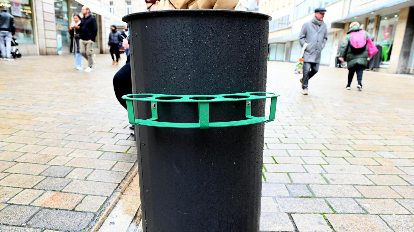 Nach Testlauf: Fürth stattet mehr Mülleimer mit Pfandringen aus