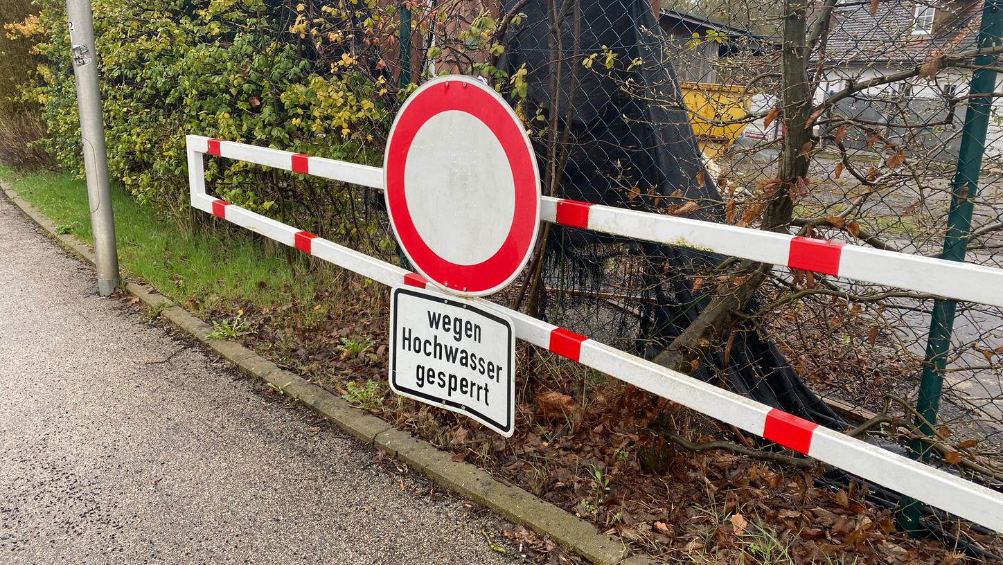 Der Rezatparkplatz wird immer wieder wegen Hochwasser gesperrt. 