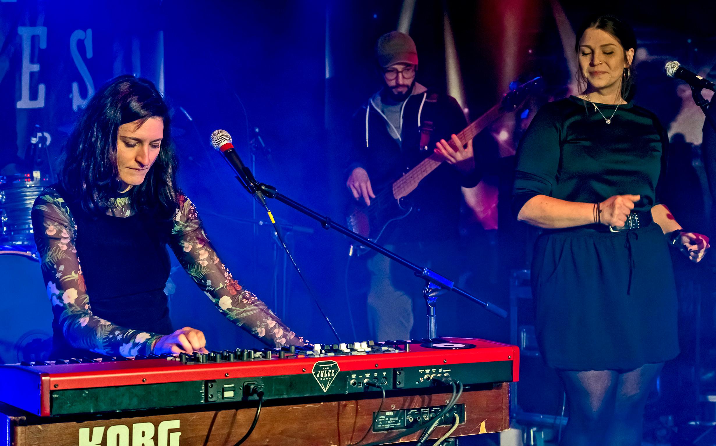 "The Jules Band" pendelt mit Eleganz zwischen Soul und Blues und hat mit Julia Fischer eine sehr präsente Frontfrau.