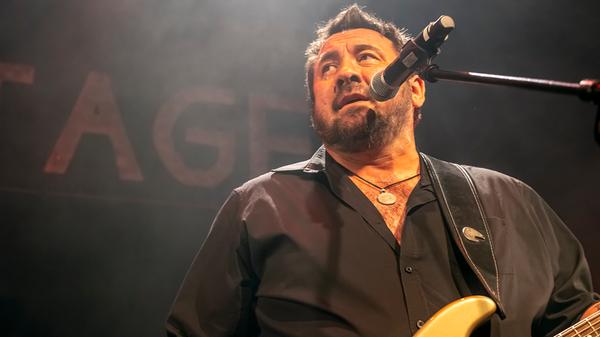 "King King"-Sänger Alan Nimmo aus Glasgow gab bei seinem Kufa-Auftritt ordentlich Gas.