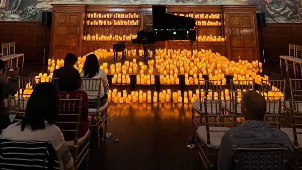 Am Samstag, 20. Januar, kommt in der Sankt Martha Kirche im Rahmen der Candlelight-Konzerte Ludovico Einaudi zu Besuch. Er interpretiert die Stücke von Pianistin Mirjam von Kirschten.