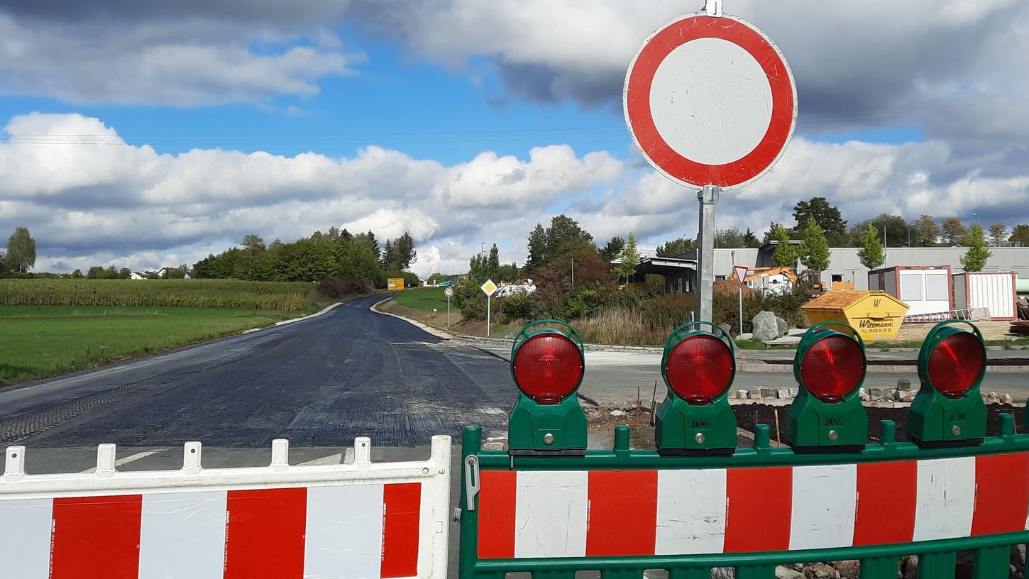 Vollsperrung auf der Staatsstraße 2163 zwischen Pottenstein und Haselbrunn (Symbolbild).