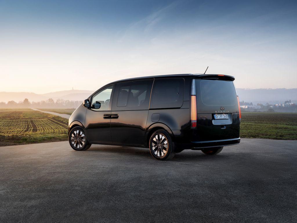 Mit einer Höhe von 1,99 Metern passt der Maxi-Van noch in die Tiefgarage.