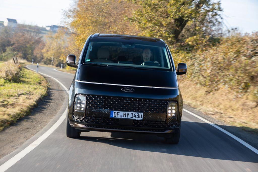 Den Neunsitzer gibt es als "Trend"- und "Prime"-Modell. Das Preisspektrum beginnt bei 48.100 Euro.